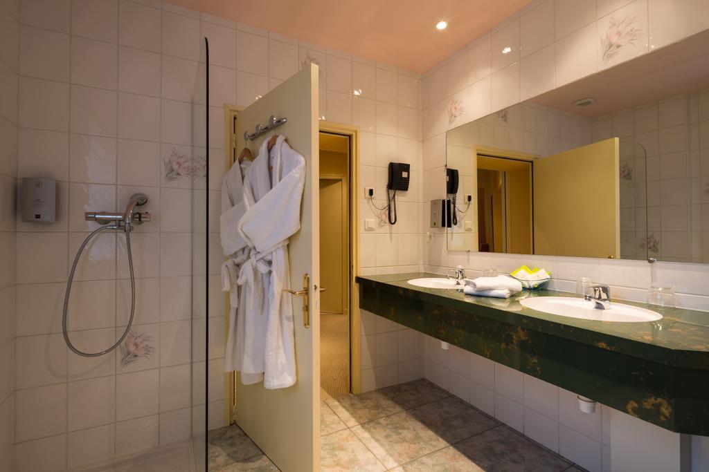 Mesnil-Saint-Père Auberge Du Lac, Sure Hotel Collection By Best Western מראה חיצוני תמונה