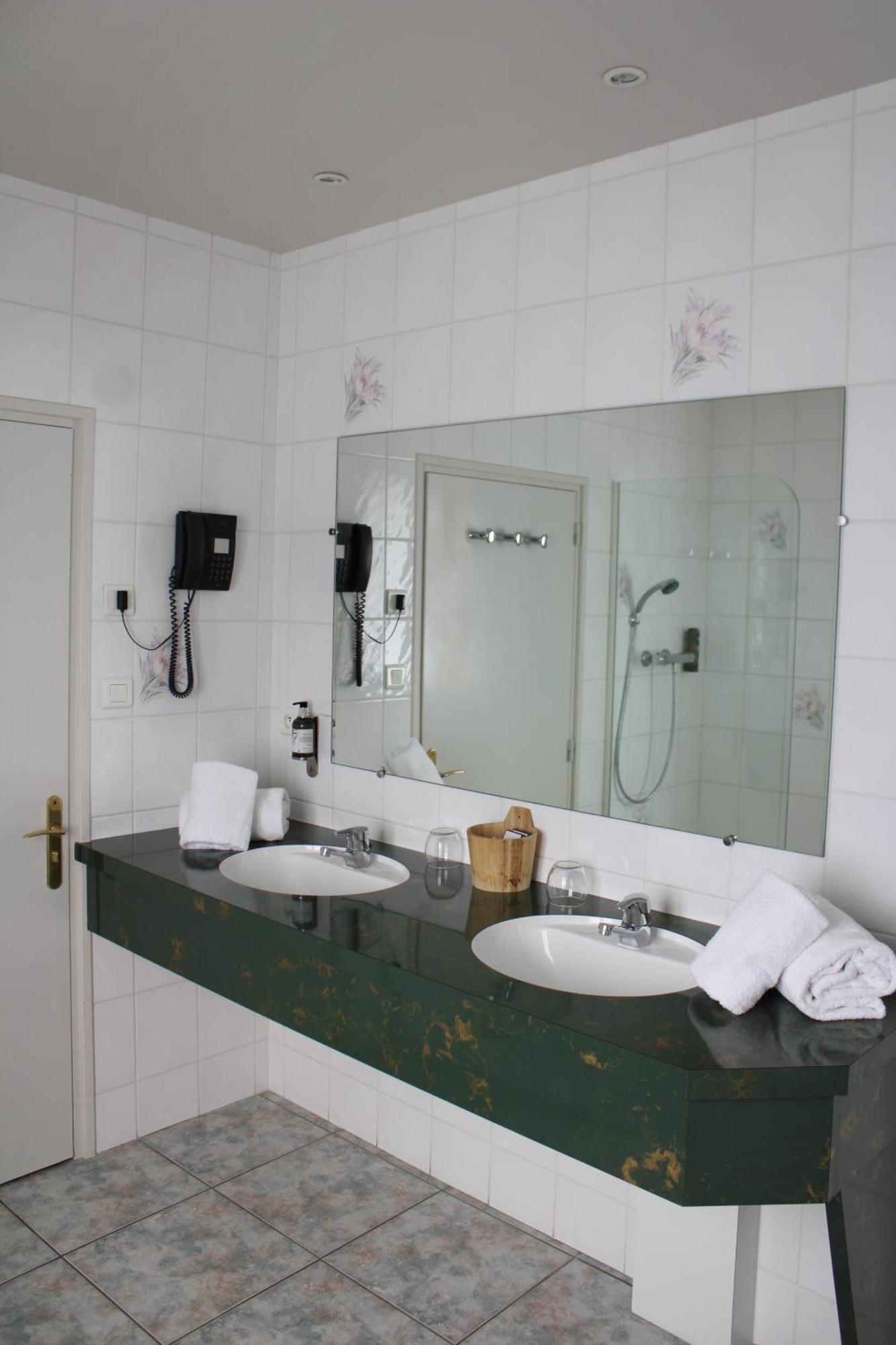 Mesnil-Saint-Père Auberge Du Lac, Sure Hotel Collection By Best Western מראה חיצוני תמונה