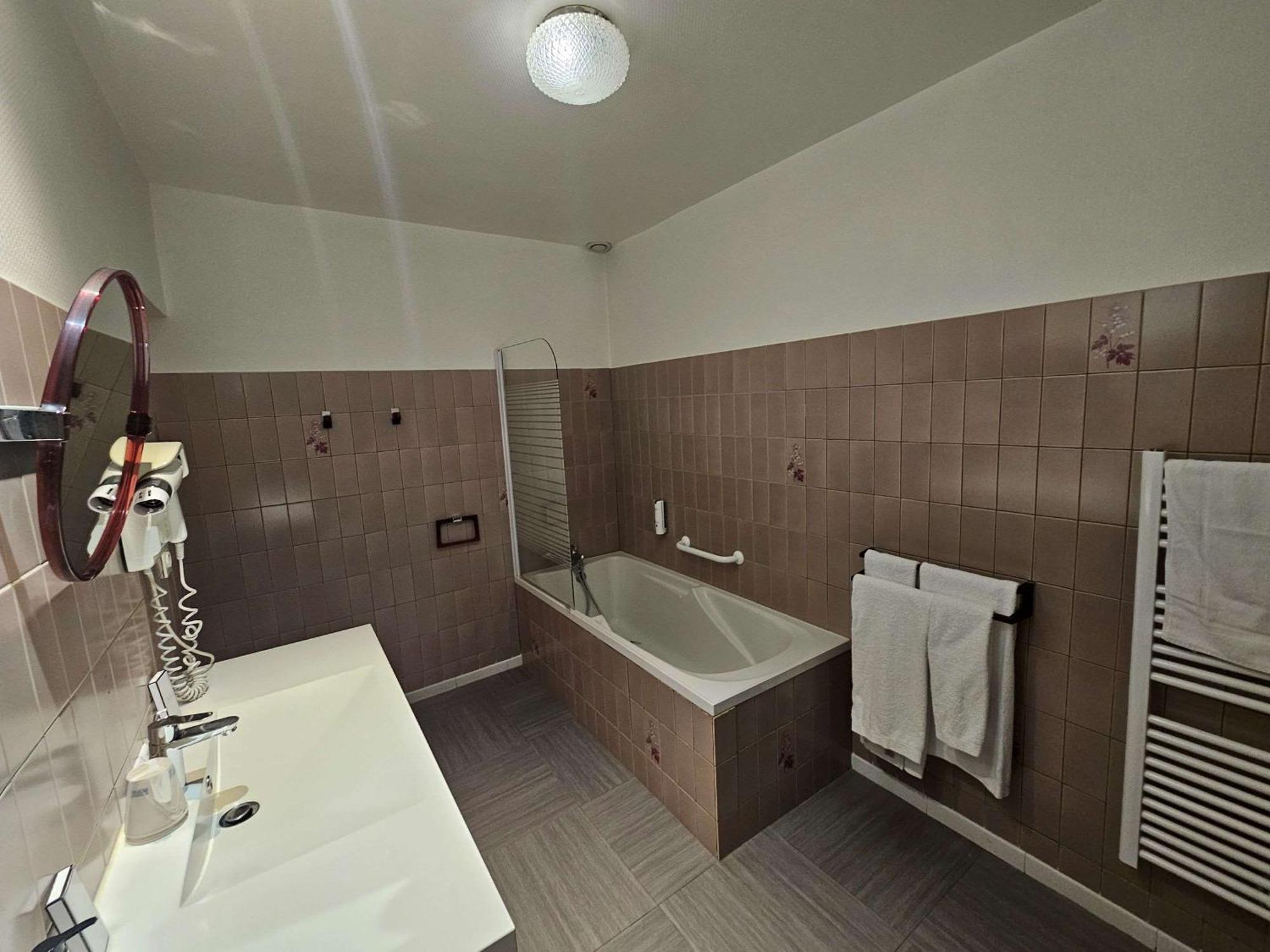 Mesnil-Saint-Père Auberge Du Lac, Sure Hotel Collection By Best Western מראה חיצוני תמונה