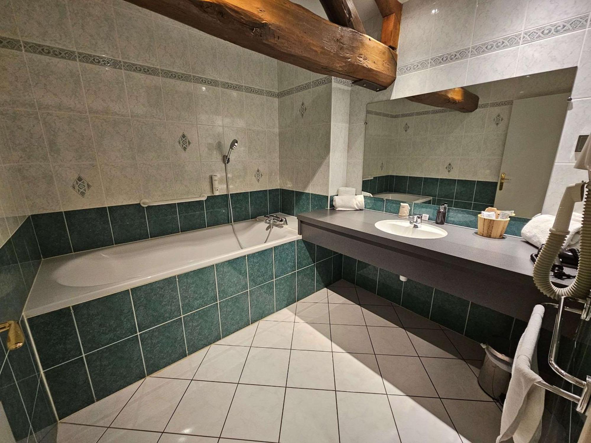Mesnil-Saint-Père Auberge Du Lac, Sure Hotel Collection By Best Western מראה חיצוני תמונה